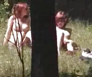 Playa nudista de la muchacha en el bosque anal sexo videos