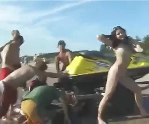 Peludas en la playa perritas videos