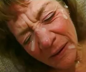 Arrugada abuela ama a 4 miembros y un montón de esperma videos porno gratis de mujeres nalgonas
