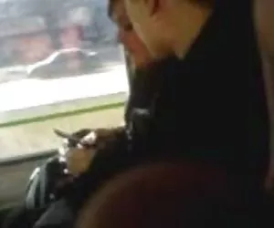 Онанизм en el transporte público de 3 mas culonas xxx